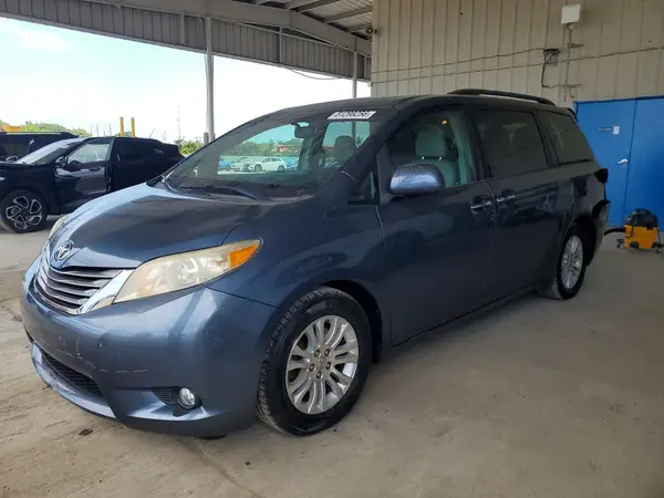 5TDYZ3DC2HS806493 2017 TOYOTA SIENNA - Image 1