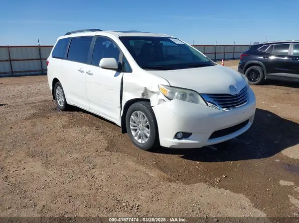 5TDYZ3DC2HS806686 2017 TOYOTA SIENNA - Image 1