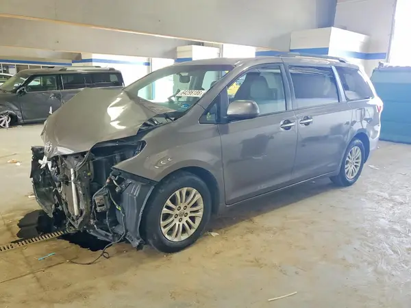 5TDYZ3DC2HS807126 2017 TOYOTA SIENNA - Image 1