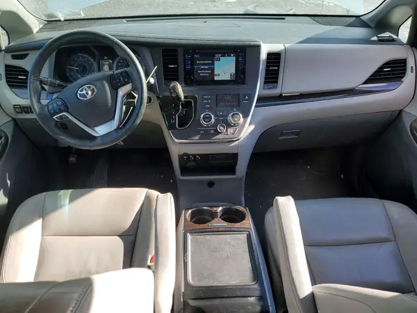 5TDYZ3DC2HS808518 2017 TOYOTA SIENNA - Image 8