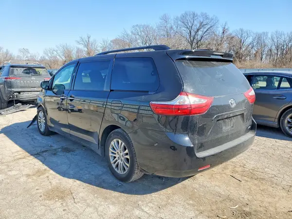 5TDYZ3DC2HS808633 2017 TOYOTA SIENNA - Image 2