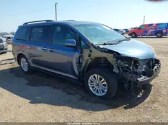 5TDYZ3DC2HS809829 2017 TOYOTA SIENNA