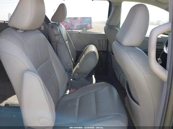 5TDYZ3DC2HS809829 2017 TOYOTA SIENNA - Image 8