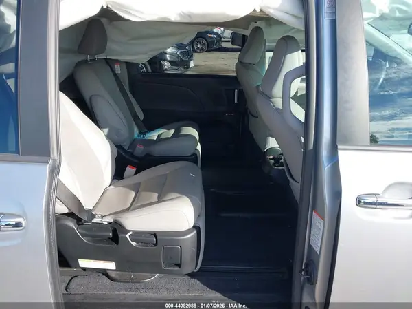 5TDYZ3DC2HS809894 2017 TOYOTA SIENNA - Image 8
