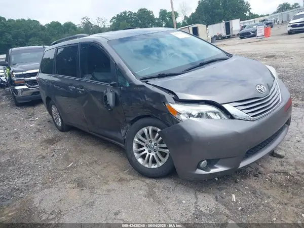 5TDYZ3DC2HS811225 2017 TOYOTA SIENNA - Image 1
