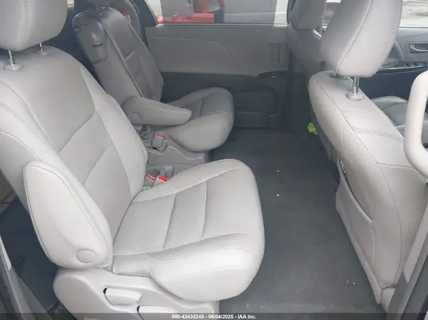 5TDYZ3DC2HS811225 2017 TOYOTA SIENNA - Image 8