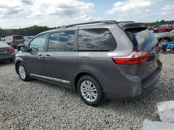 5TDYZ3DC2HS812729 2017 TOYOTA SIENNA - Image 2