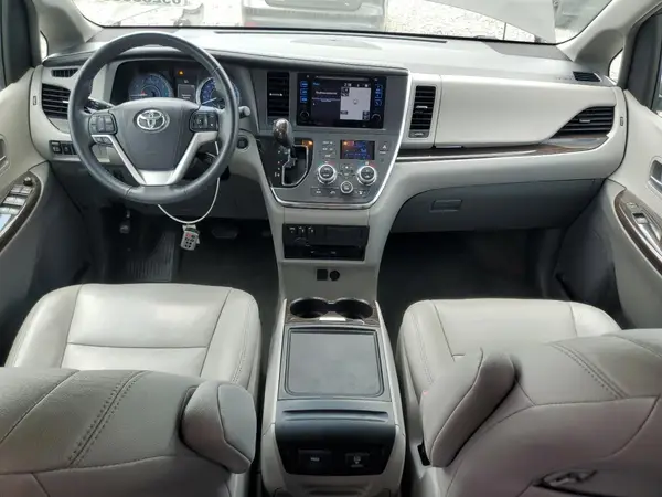 5TDYZ3DC2HS812729 2017 TOYOTA SIENNA - Image 8