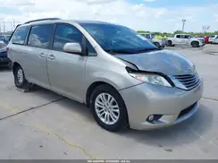 5TDYZ3DC2HS813038 2017 TOYOTA SIENNA