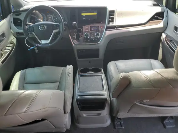 5TDYZ3DC2HS815159 2017 TOYOTA SIENNA - Image 8