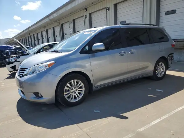 5TDYZ3DC2HS817445 2017 TOYOTA SIENNA - Image 1