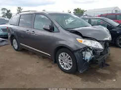 5TDYZ3DC2HS817588 2017 TOYOTA SIENNA