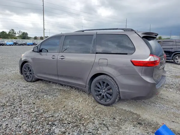 5TDYZ3DC2HS821771 2017 TOYOTA SIENNA - Image 2