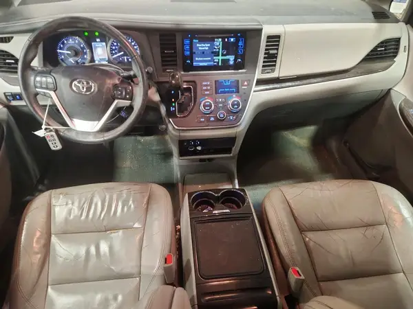 5TDYZ3DC2HS822175 2017 TOYOTA SIENNA - Image 8