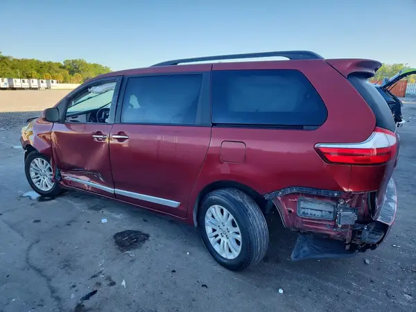 5TDYZ3DC2HS822970 2017 TOYOTA SIENNA - Image 2