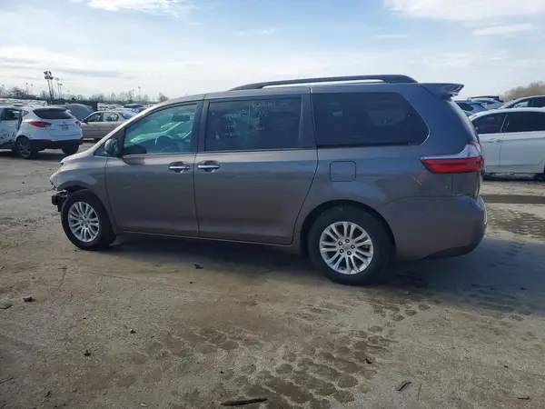 5TDYZ3DC2HS823150 2017 TOYOTA SIENNA - Image 2