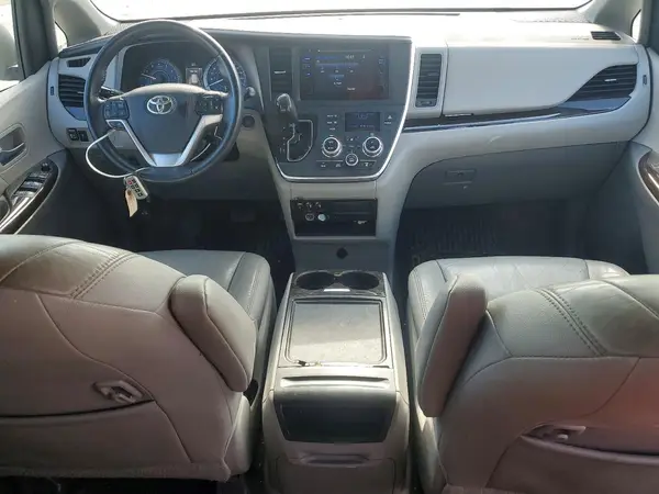 5TDYZ3DC2HS823150 2017 TOYOTA SIENNA - Image 8