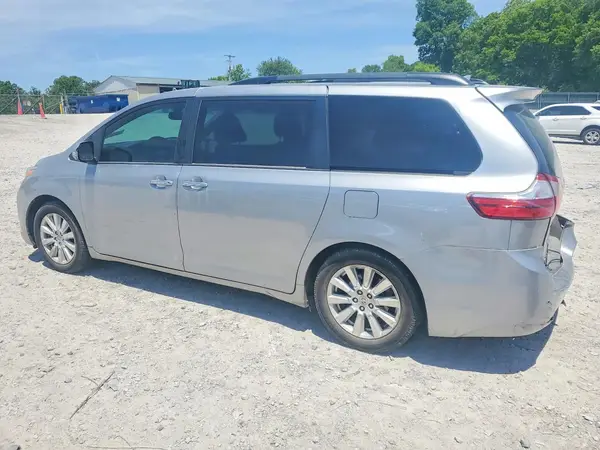5TDYZ3DC2HS824282 2017 TOYOTA SIENNA - Image 2