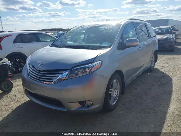 5TDYZ3DC2HS829143 2017 TOYOTA SIENNA - Image 2