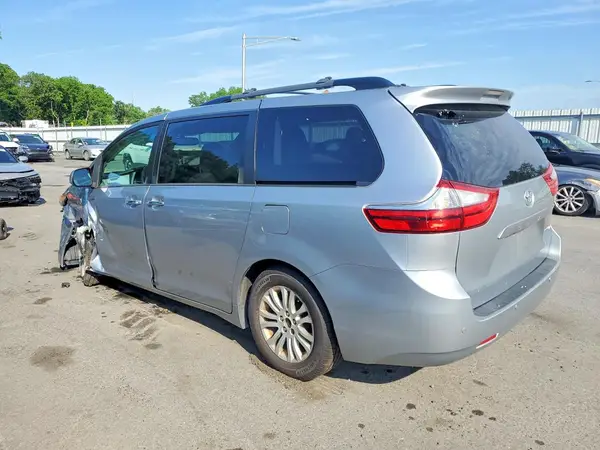 5TDYZ3DC2HS830079 2017 TOYOTA SIENNA - Image 2