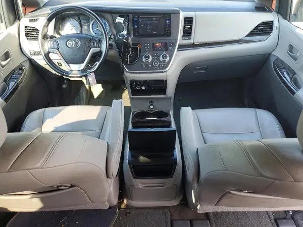 5TDYZ3DC2HS830079 2017 TOYOTA SIENNA - Image 8