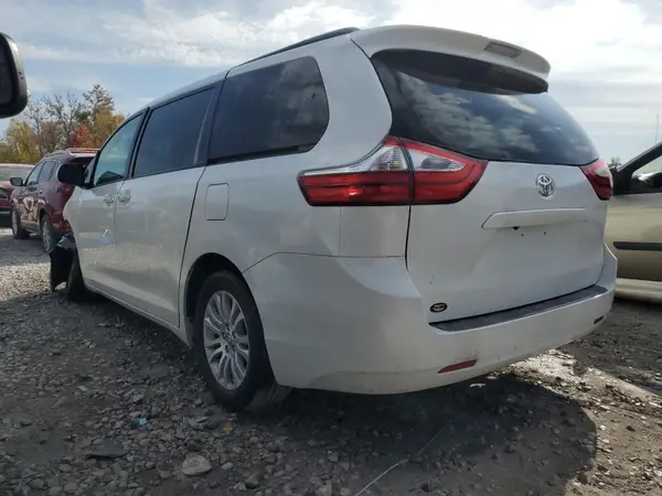 5TDYZ3DC2HS832821 2017 TOYOTA SIENNA - Image 2