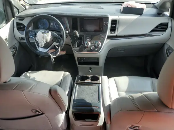 5TDYZ3DC2HS832821 2017 TOYOTA SIENNA - Image 8