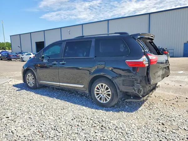 5TDYZ3DC2HS835119 2017 TOYOTA SIENNA - Image 2
