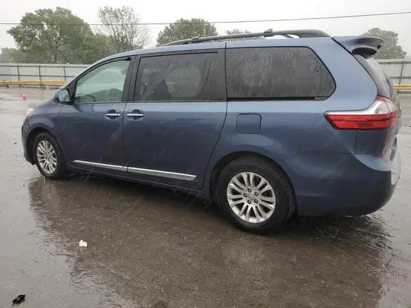5TDYZ3DC2HS836433 2017 TOYOTA SIENNA - Image 2