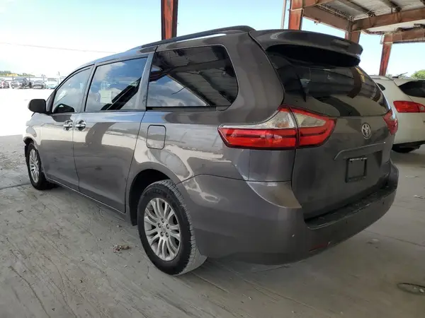 5TDYZ3DC2HS836836 2017 TOYOTA SIENNA - Image 2