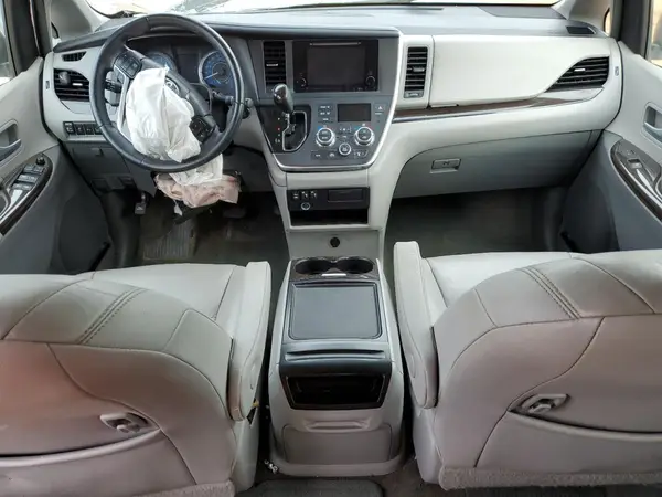 5TDYZ3DC2HS837100 2017 TOYOTA SIENNA - Image 8
