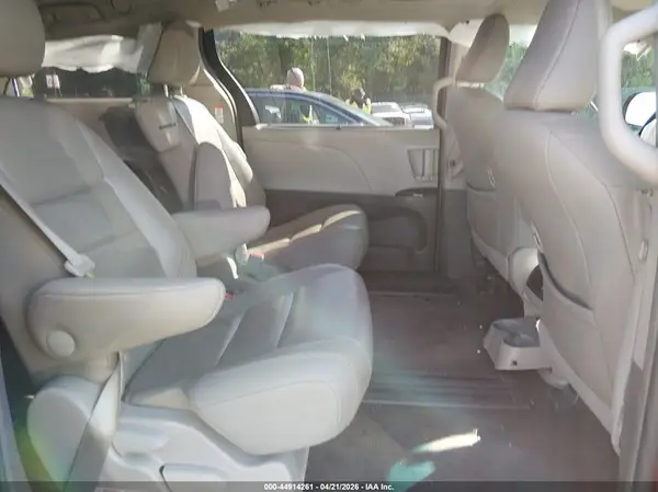 5TDYZ3DC2HS839347 2017 TOYOTA SIENNA - Image 8