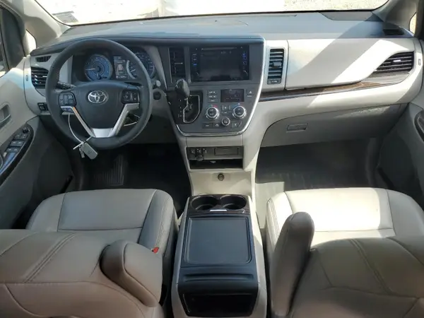 5TDYZ3DC2HS839901 2017 TOYOTA SIENNA - Image 8