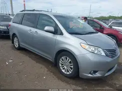 5TDYZ3DC2HS845245 2017 TOYOTA SIENNA