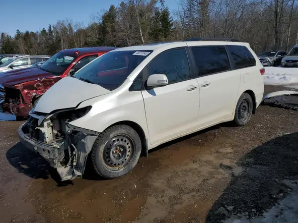 5TDYZ3DC2HS845763 2017 TOYOTA SIENNA - Image 1