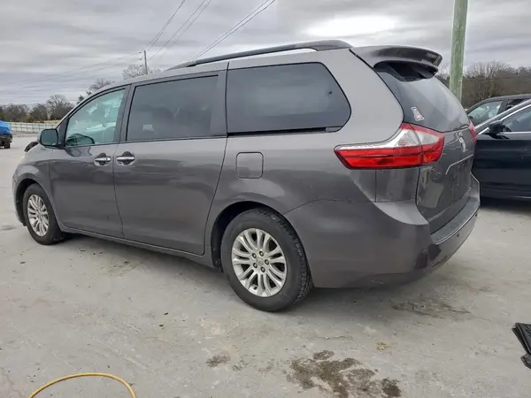 5TDYZ3DC2HS845794 2017 TOYOTA SIENNA - Image 2