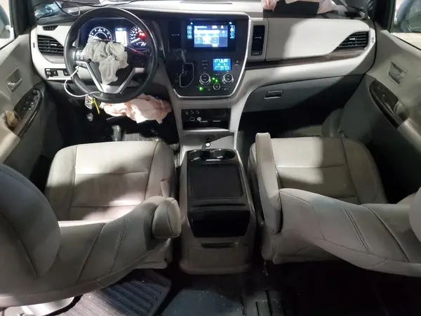 5TDYZ3DC2HS847142 2017 TOYOTA SIENNA - Image 8