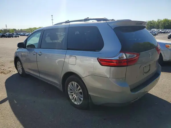 5TDYZ3DC2HS847870 2017 TOYOTA SIENNA - Image 2