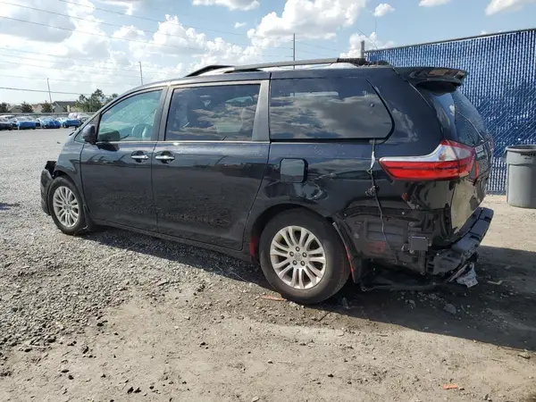 5TDYZ3DC2HS848985 2017 TOYOTA SIENNA - Image 2