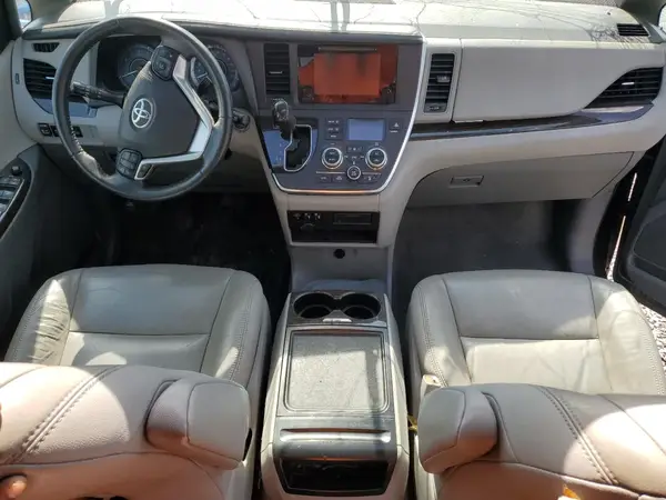 5TDYZ3DC2HS848985 2017 TOYOTA SIENNA - Image 8