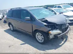5TDYZ3DC2HS850817 2017 TOYOTA SIENNA