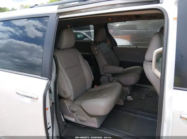 5TDYZ3DC2HS856861 2017 TOYOTA SIENNA - Image 8
