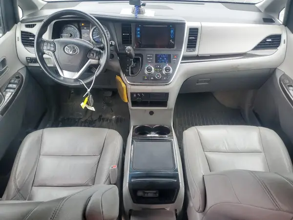 5TDYZ3DC2HS859940 2017 TOYOTA SIENNA - Image 8