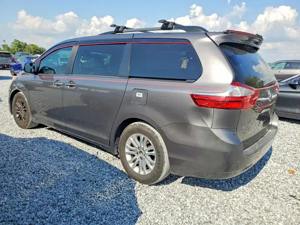 5TDYZ3DC2HS864068 2017 TOYOTA SIENNA - Image 2