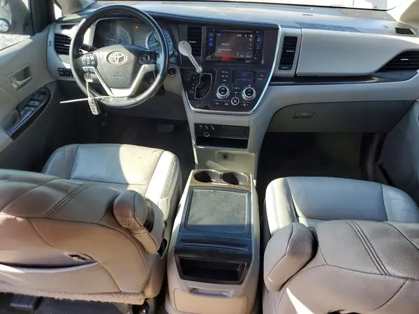5TDYZ3DC2HS864068 2017 TOYOTA SIENNA - Image 8