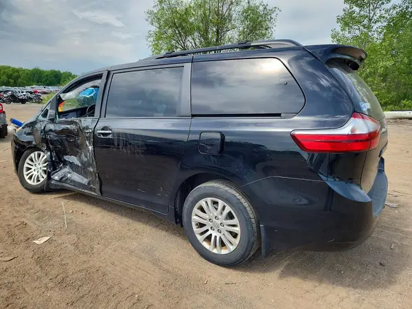 5TDYZ3DC2HS866676 2017 TOYOTA SIENNA - Image 2