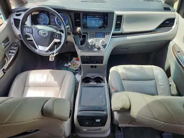 5TDYZ3DC2HS866676 2017 TOYOTA SIENNA - Image 8