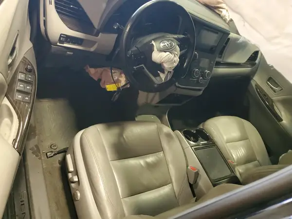 5TDYZ3DC2HS868251 2017 TOYOTA SIENNA - Image 8