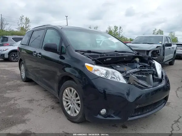 5TDYZ3DC2HS868301 2017 TOYOTA SIENNA - Image 1