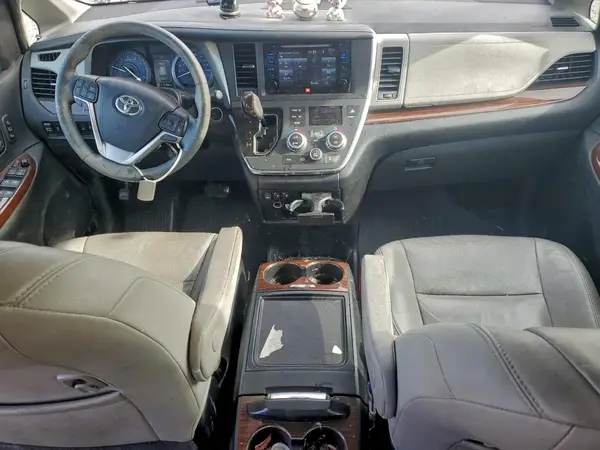 5TDYZ3DC2HS869562 2017 TOYOTA SIENNA - Image 8
